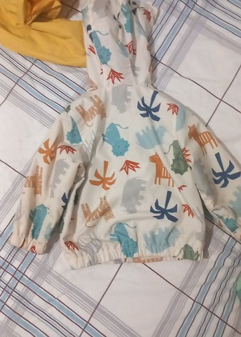 Kapüşonlu Erkek Çocuk Baskılı Yağmurluk - Görsel 3