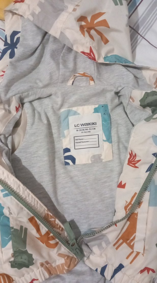 Kapüşonlu Erkek Çocuk Baskılı Yağmurluk - Görsel 4