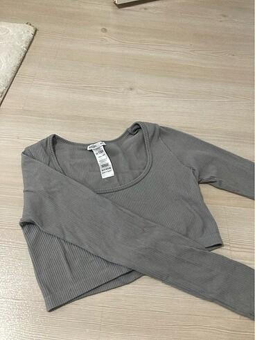 Gri uzun kollu crop