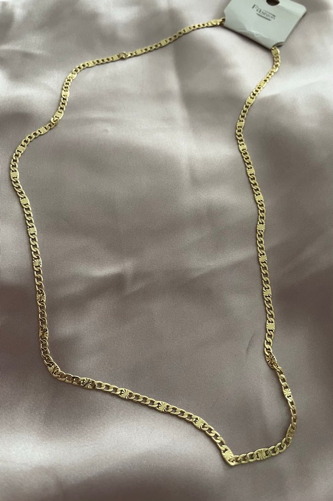 Yıldız Detaylı Altın Rengi Kolye - Görsel 2