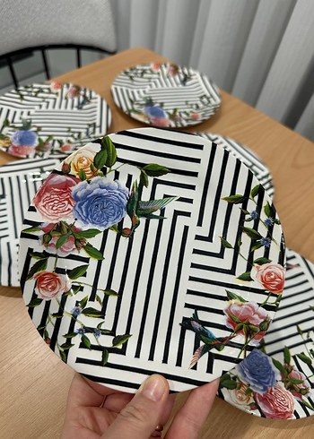 Çiçek ve çizgili dekoratif tabak seti - Görsel 3