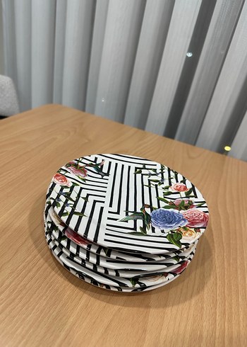 Çiçek ve çizgili dekoratif tabak seti - Görsel 5