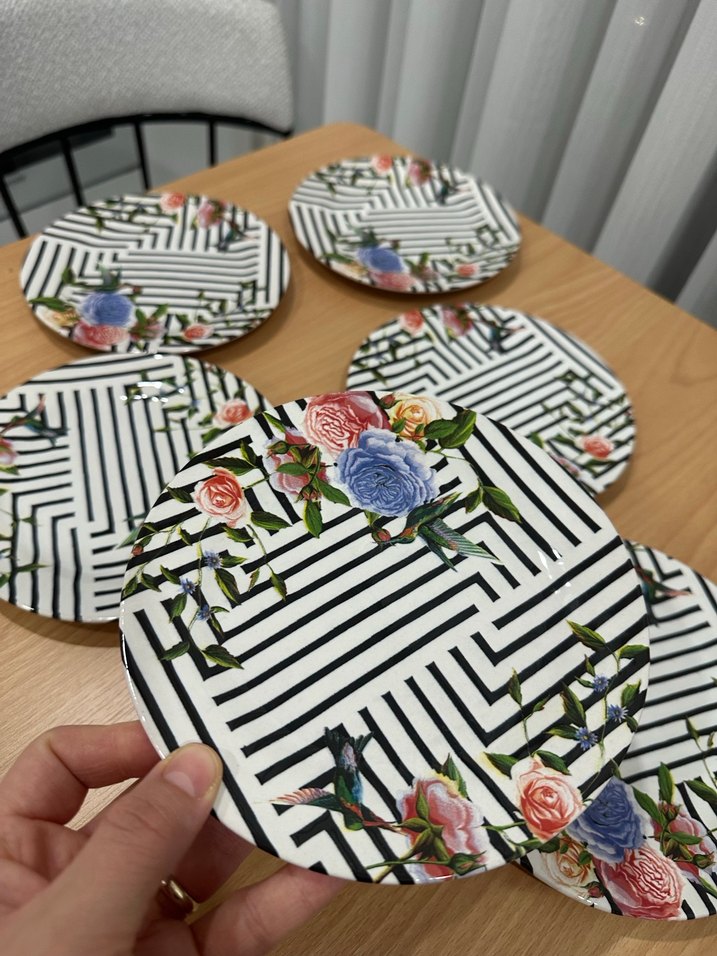 Çiçek ve çizgili dekoratif tabak seti - Görsel 2