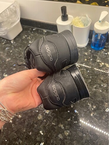 39 Beden siyah Renk Adidas ayakkabı