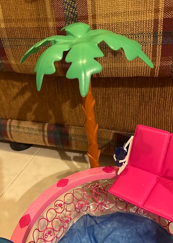 Barbie Renkli Oyuncak Kaydırak ve Havuz Seti (2012) - Görsel 3