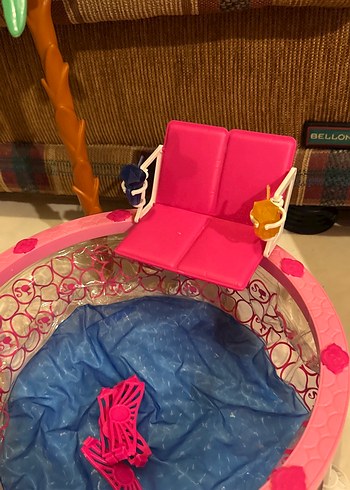 Barbie Renkli Oyuncak Kaydırak ve Havuz Seti (2012) - Görsel 2