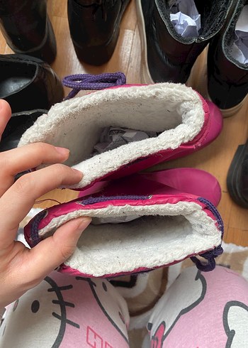 Parlak Pembe Tokalı Kız Çizmesi - Görsel 3