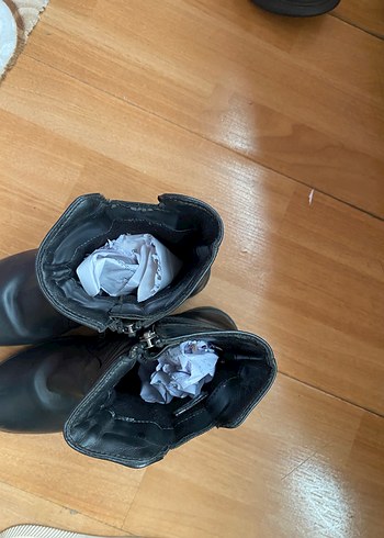 Kemer Detaylı Siyah Punk Tarzı Kadın Botu - Görsel 4