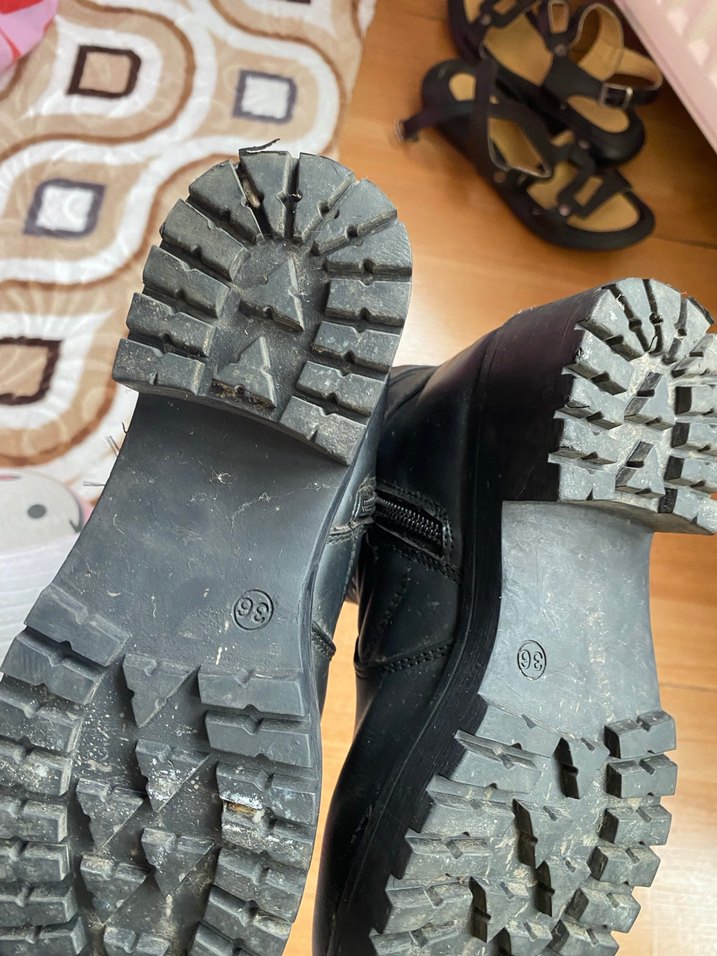 Kemer Detaylı Siyah Punk Tarzı Kadın Botu - Görsel 5