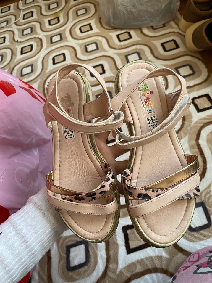 Kız Çocuk Bej Yılan Desenli Tokalı Terlik - Görsel 2