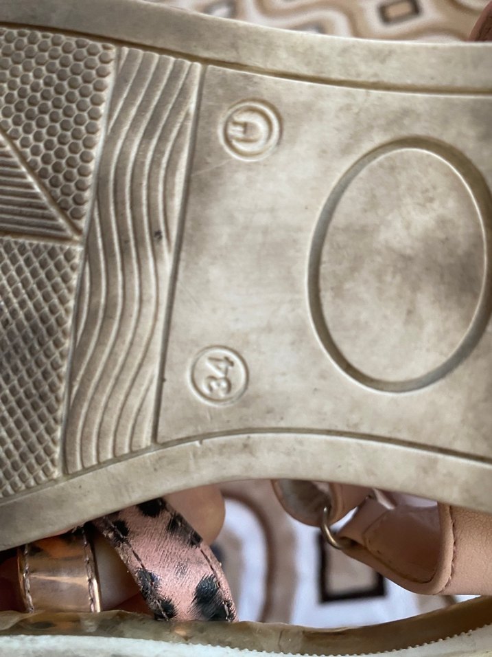 Kız Çocuk Bej Yılan Desenli Tokalı Terlik - Görsel 4