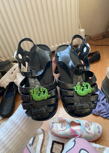 yeşil yılan desenli çocuk sandalet - Görsel 2