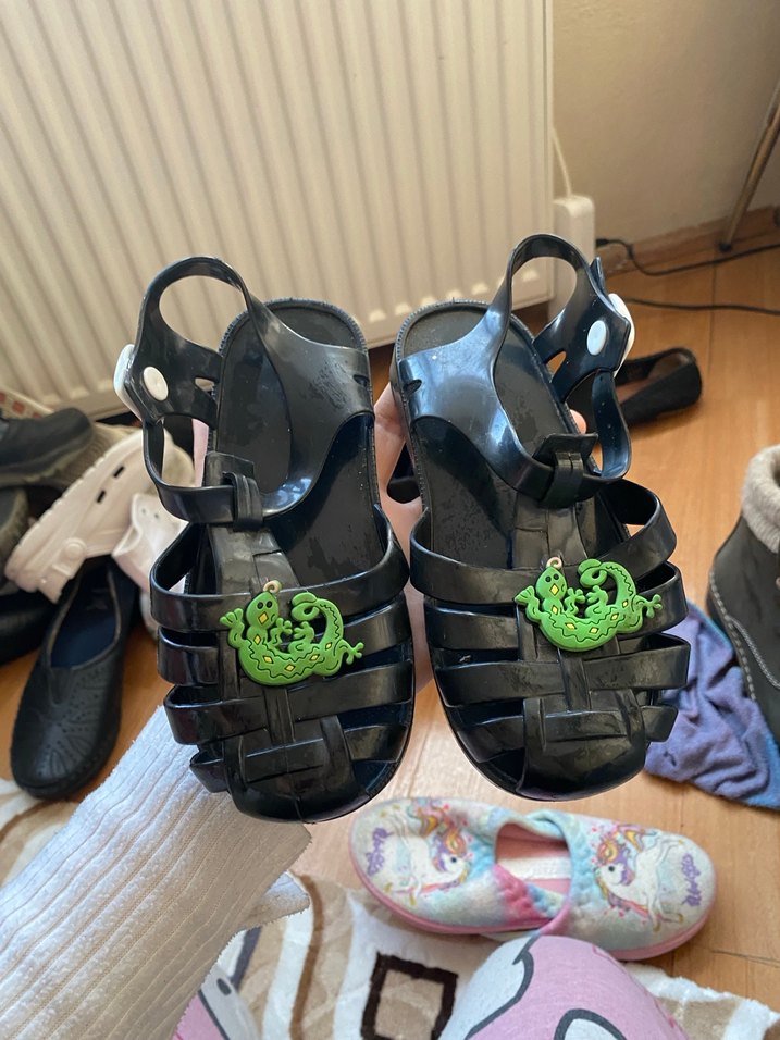 yeşil yılan desenli çocuk sandalet - Görsel 2