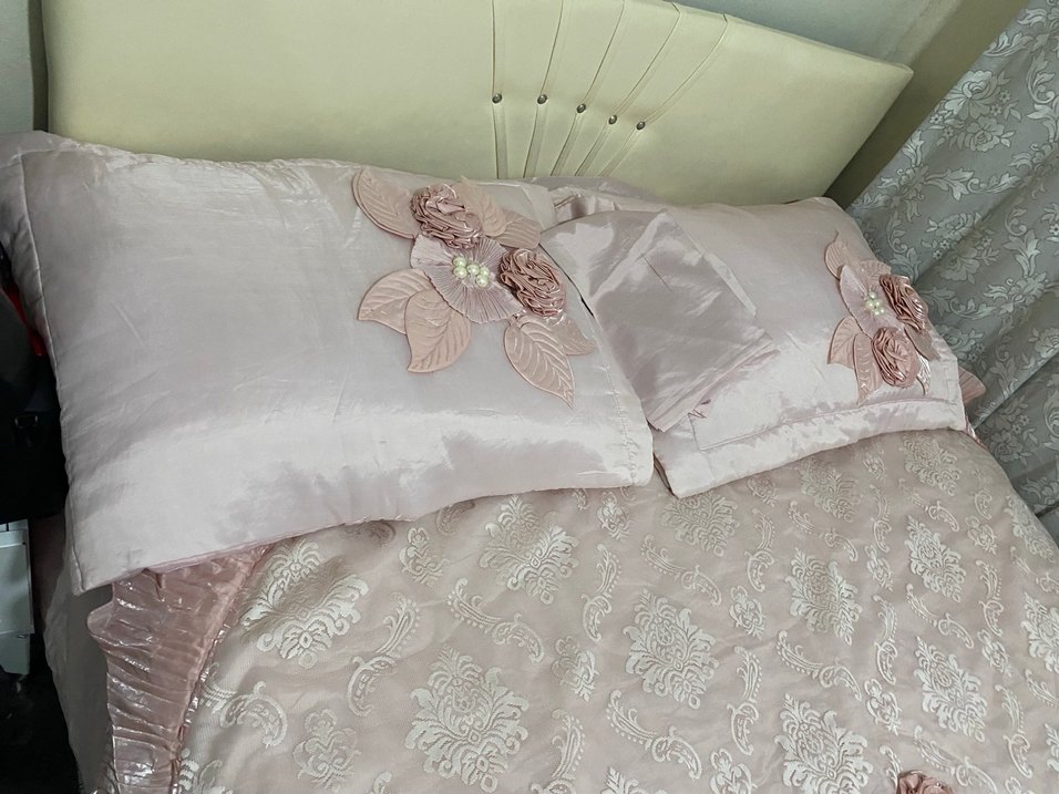 Nakışlı Pembe Yatak Örtüsü - Görsel 2