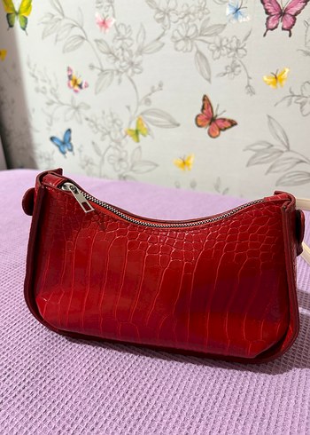 Kırmızı Parlak Deri Yılan Desenli Kadın Çanta - Görsel 2