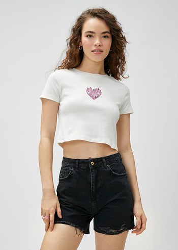 Beyaz Baskılı Kısa Crop Top - Görsel 2