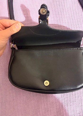 Klasik Siyah Deri Tokalı Kadın Çanta - Görsel 4