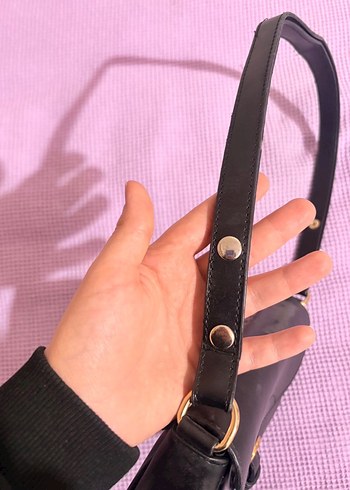 Klasik Siyah Deri Tokalı Kadın Çanta - Görsel 3