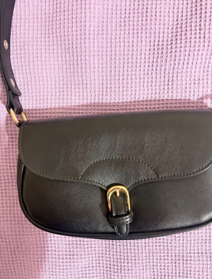 Klasik Siyah Deri Tokalı Kadın Çanta - Görsel 2