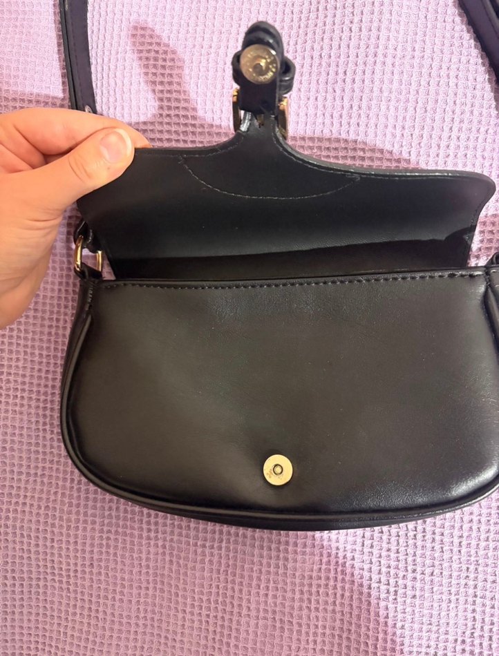 Klasik Siyah Deri Tokalı Kadın Çanta - Görsel 4