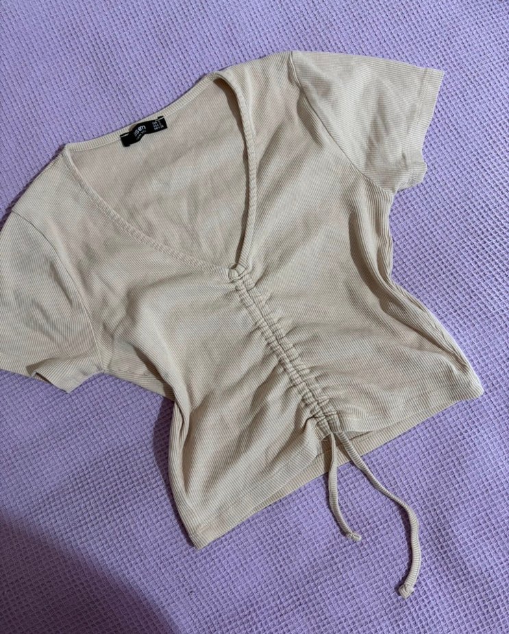 V Yaka Büzgülü Crop Bluz - Görsel 2