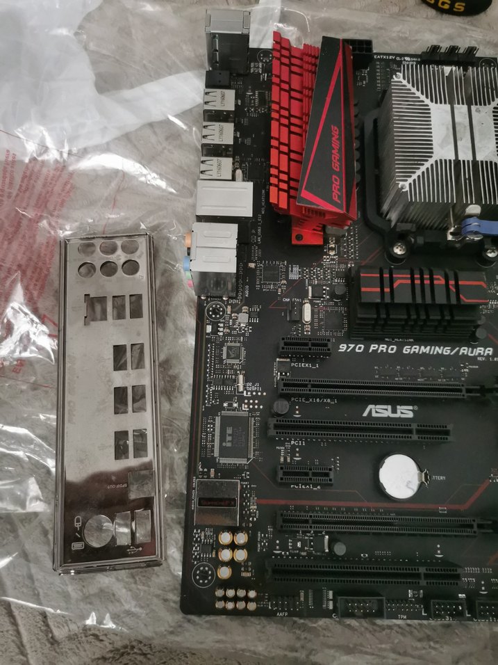 ASUS 970 Pro Gaming/Aura Anakart Kırmızı - Görsel 2