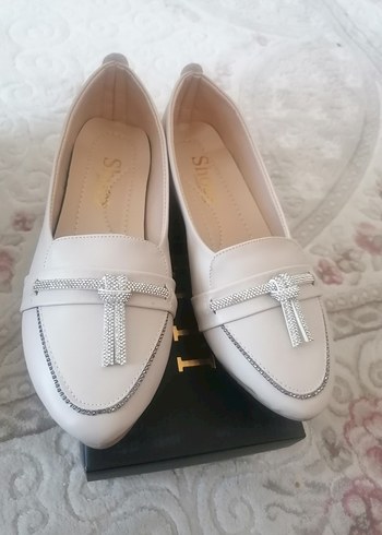 Zara Beyaz Tokalı Modern Klasik Kadın Babet
