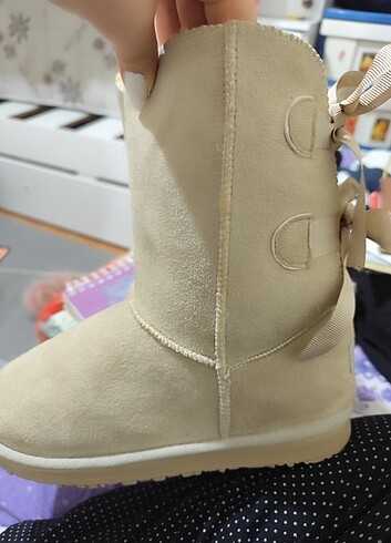 UGG Pinterest bot