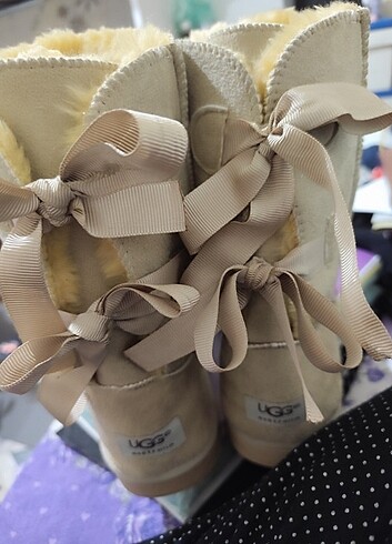 Ugg UGG Pinterest bot