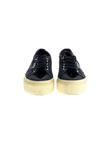 37 Beden Superga Spor Ayakkabı %70 İndirimli.