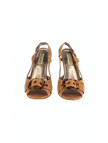 37,5 Beden Steve Madden Dolgu Topuk %70 İndirimli.