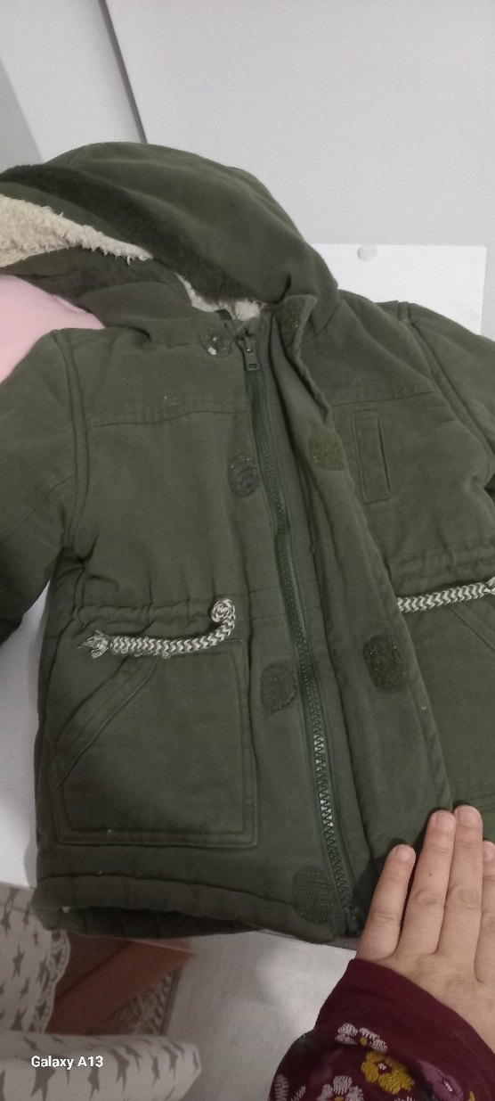 Erkek Çocuk Gri Kürklü Kapüşonlu Mont - Görsel 5