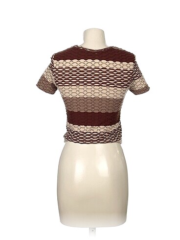 s Beden Zara T-shirt %70 İndirimli.