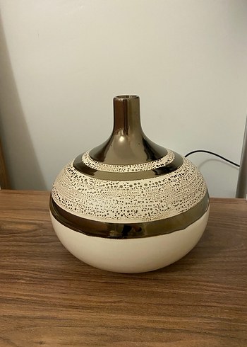 Beyaz ve metalik desenli dekoratif vazo - Görsel 3