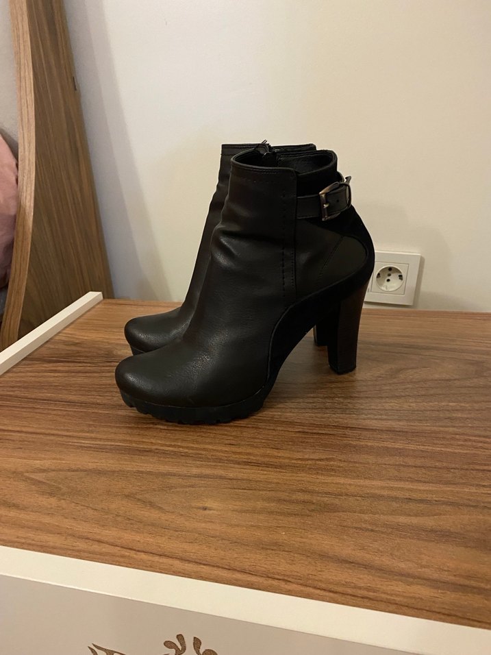 Siyah Deri Platform Topuklu Tokalı Kadın Bot - Görsel 3