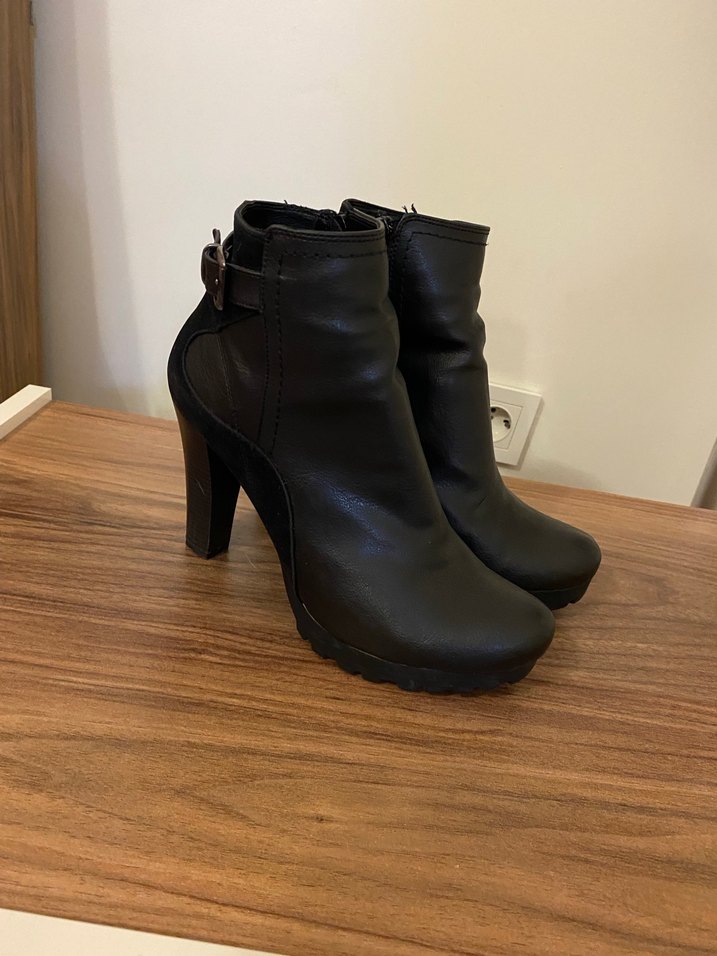 Siyah Deri Platform Topuklu Tokalı Kadın Bot - Görsel 2