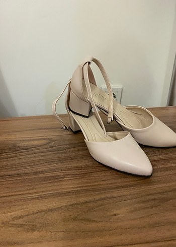 Bej Minimalist Kadın Topuklu Ayakkabı - Görsel 4