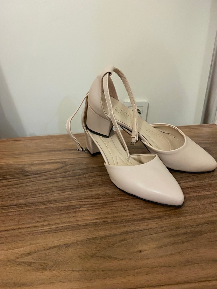 Bej Minimalist Kadın Topuklu Ayakkabı - Görsel 4