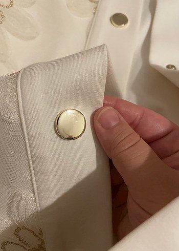 l Beden Düğmeli Beyaz Nakışlı Midi Kadın Ceket