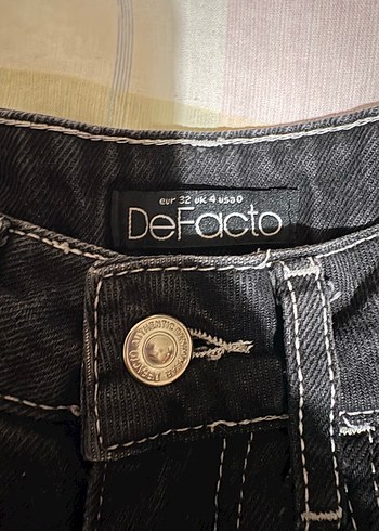 Siyah Kadın Kot Şort - Görsel 4