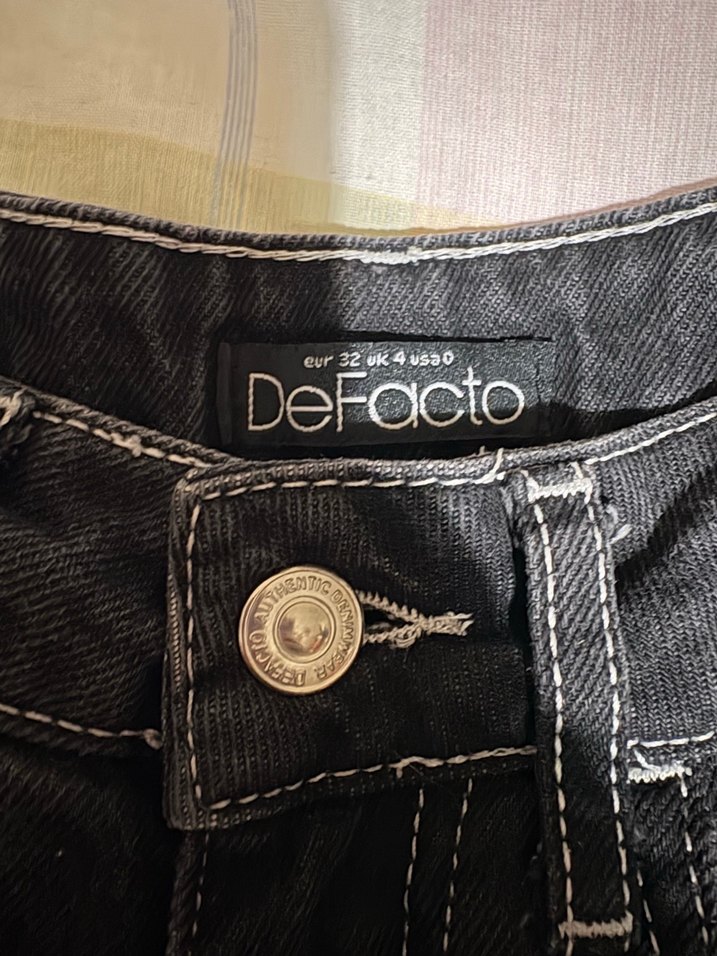 Siyah Kadın Kot Şort - Görsel 4