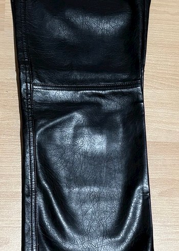 Bershka Viral Kadın Deri Pantolon - Görsel 7