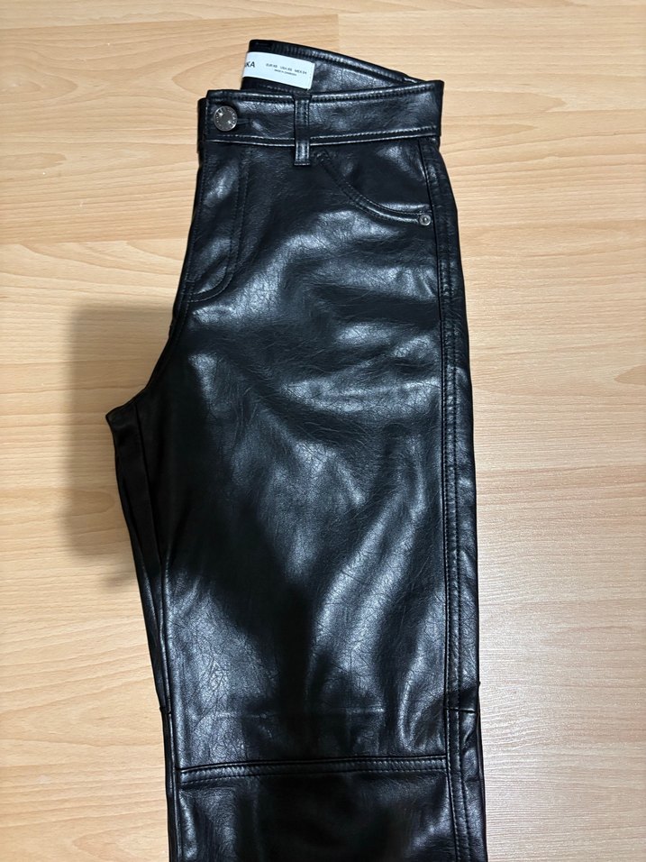 Bershka Viral Kadın Deri Pantolon - Görsel 2