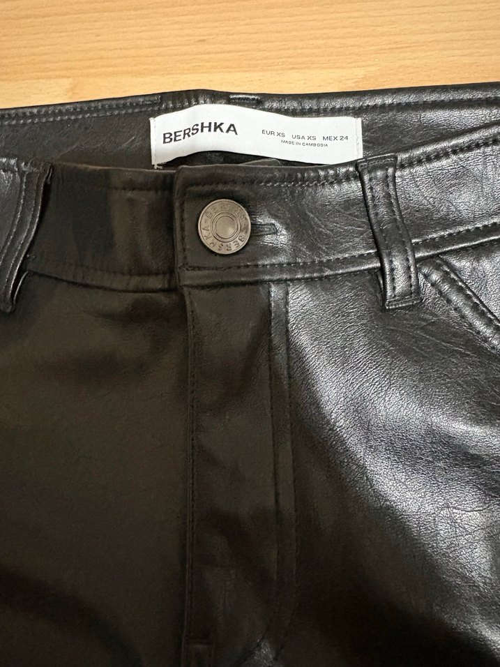 Bershka Viral Kadın Deri Pantolon - Görsel 3