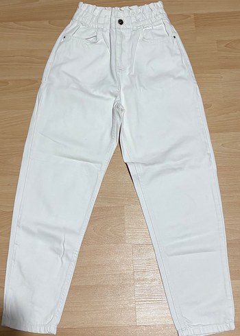 Düğmeli Beyaz Mom Jean Kadın Pantolon - Görsel 2