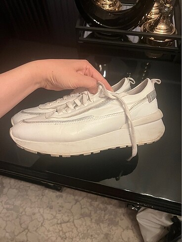 39 Beden beyaz Renk Derimod gerçek deri spor ayakkabı