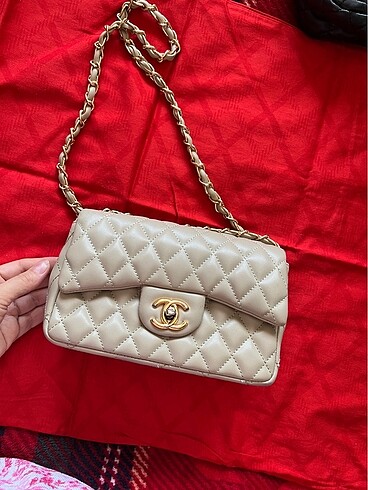 A kalite chanel çanta ambleminde sorun olduğu için fiyatı çok di