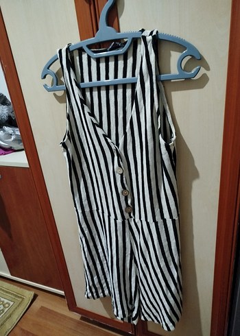 Düğmeli Çizgili V Yaka Kadın Tulum - Görsel 3