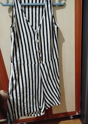 Düğmeli Çizgili V Yaka Kadın Tulum - Görsel 2