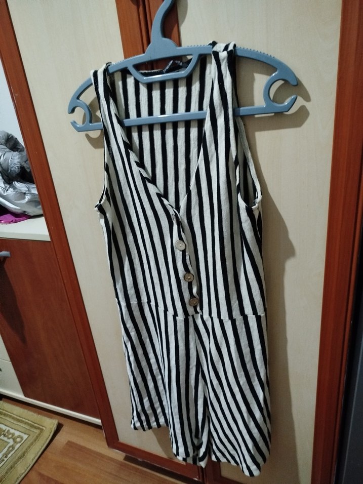 Düğmeli Çizgili V Yaka Kadın Tulum - Görsel 3